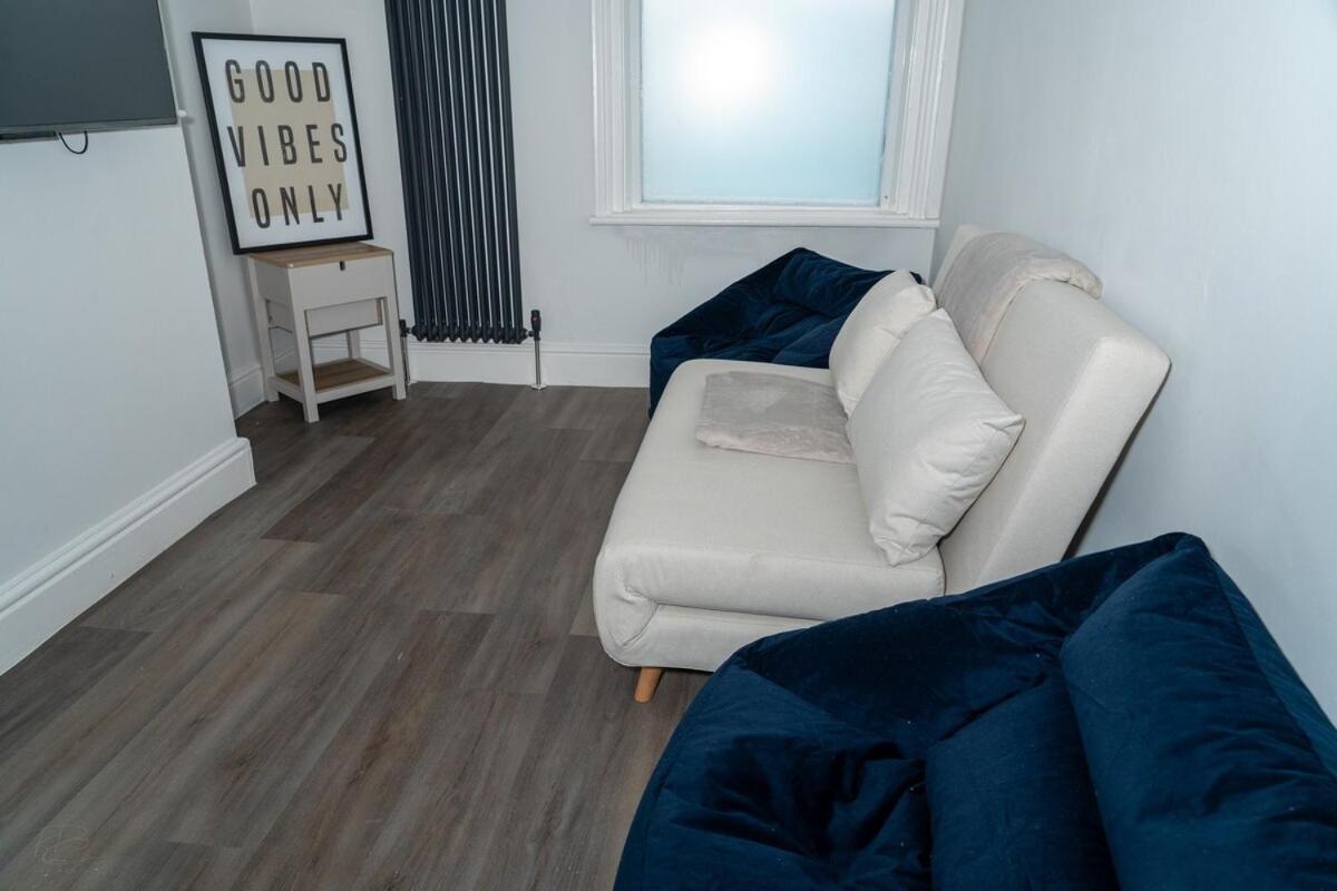 Beautiful 3-bedroom On Seafront With Free Parking * Blackpool